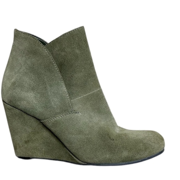 Women’s (Size 8) slip in, Suede Olive  Green Wedge Ankle Booties- EUC - Picture 3 of 6